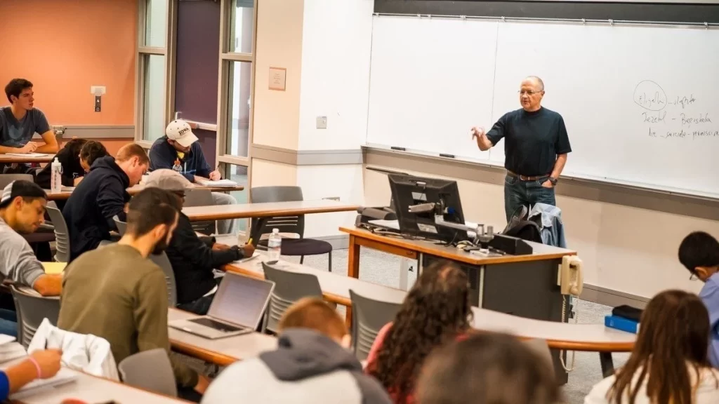 Cuáles son los 10 mejores colegios del distrito de Miraflores